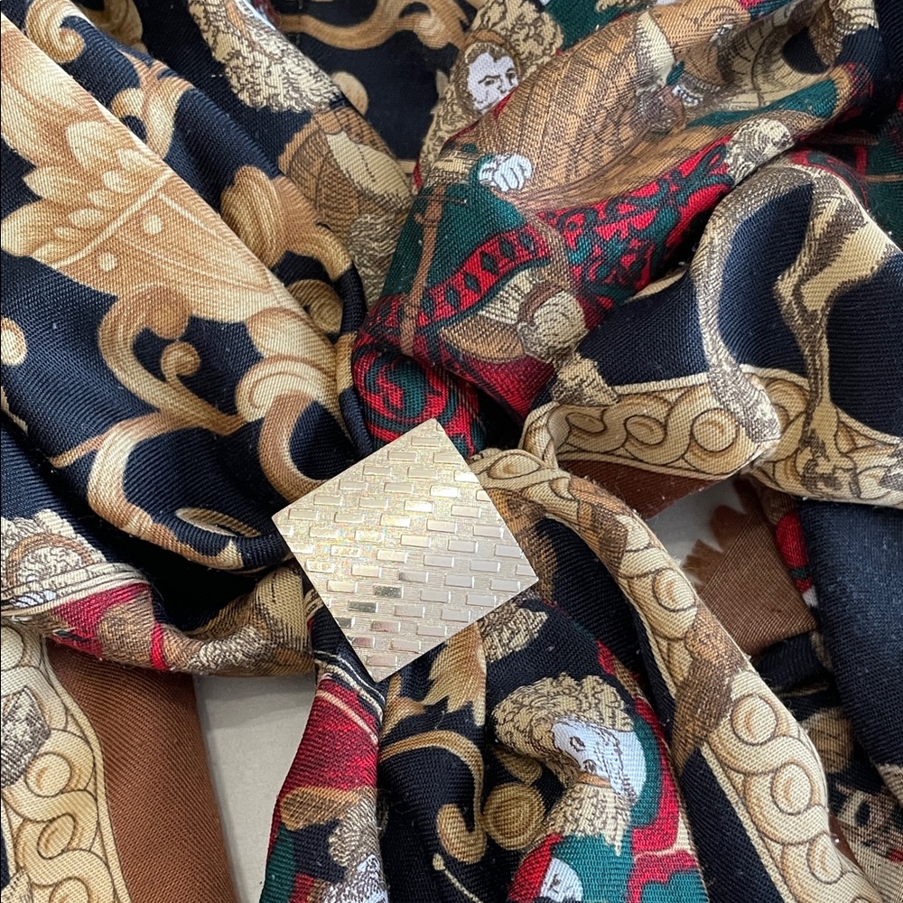 Luxurious Oversize Black and Gold Scarf With Scarf Buckle - Picture 1 of 4